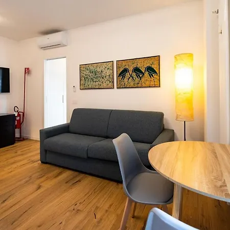 Modern Grey Flat In Apartment *