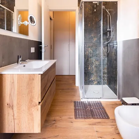 Modern Grey Flat In アパート