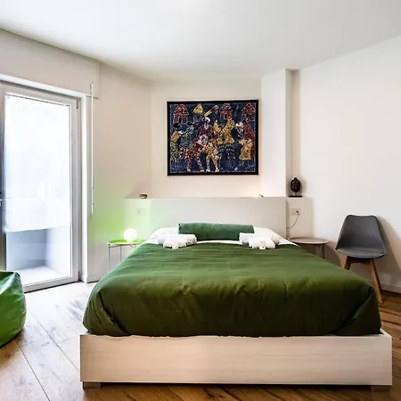 Modern Grey Flat In アパート ヴェローナ